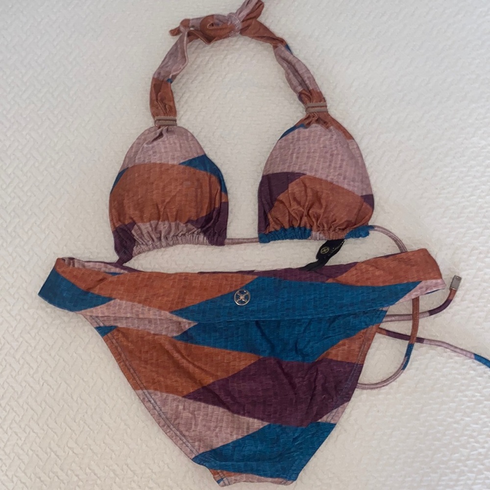 Vix top M, vix bottom XS, used 2 times. Perfect condition.